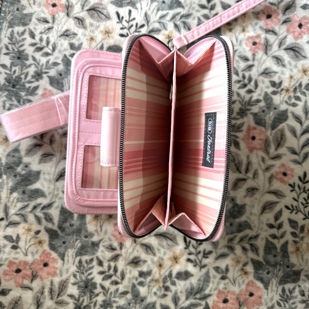 Lug Wallet NWOT - Picture 4 of 5
